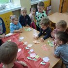 „W marcu jak w garncu” – przedszkolaki z Brzezia wyczekują wiosny.