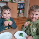 Przedszkolaki z Szarowa biorą udział w Projekcie Edukacyjnym „WITAMINKI” promującym zdrowe odżywianie.