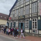 Na wieżach zbudowany most przyjaźni z Szarowa do Zeven.