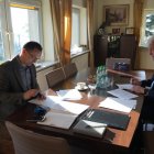 Podpisano umowę na modernizację dachu w budynku Szkoły Podstawowej w Brzeziu.