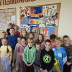 Uczniowie z Grodkowic w Akcji: „Przytul się do drzewa”