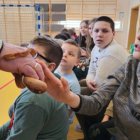 Żywa lekcja zoologii w Szkole Podstawowej i Przedszkolu w Grodkowicach – Edukacja przez doświadczenie.