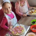 Przedszkolaki z Grodkowic w pizzerii.