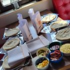 Przedszkolaki z Grodkowic w pizzerii.