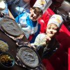 Przedszkolaki z Grodkowic w pizzerii.